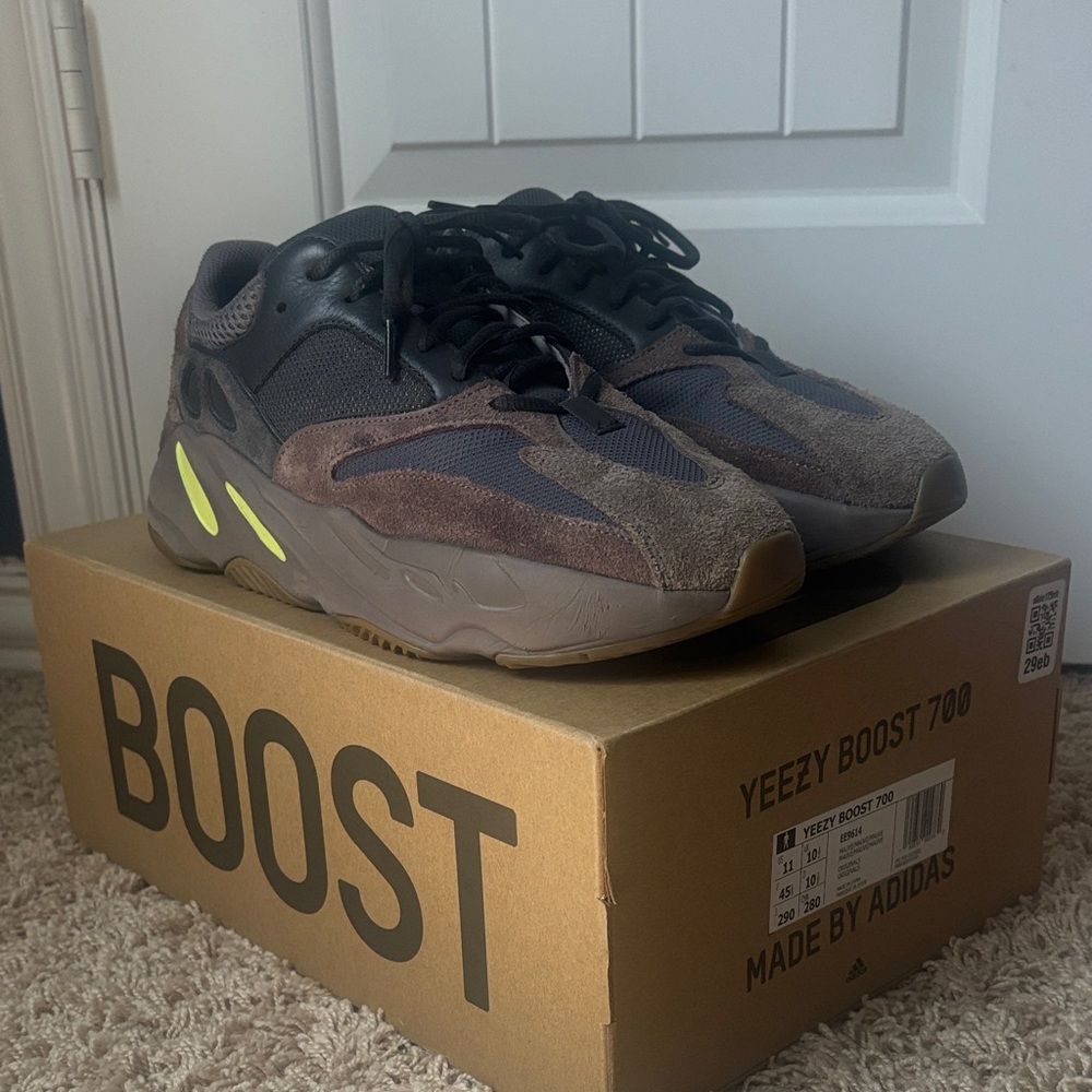 Adidas Yeezy Boost 700 Mauve